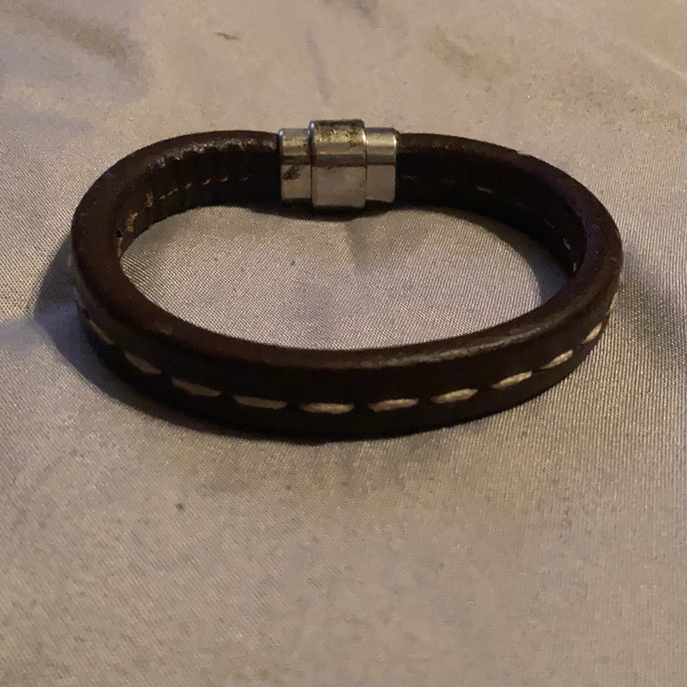 Brown leather magnet braclet